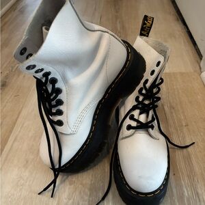 Dr. Martens max platform White Leather Boots size 8